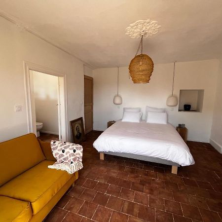 Les Roches Bed and Breakfast Comprégnac Exteriör bild
