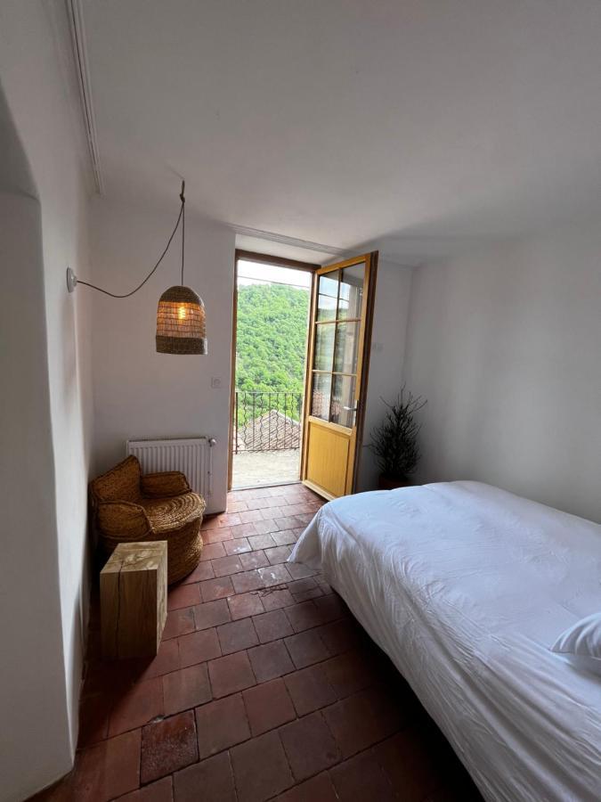 Les Roches Bed and Breakfast Comprégnac Exteriör bild