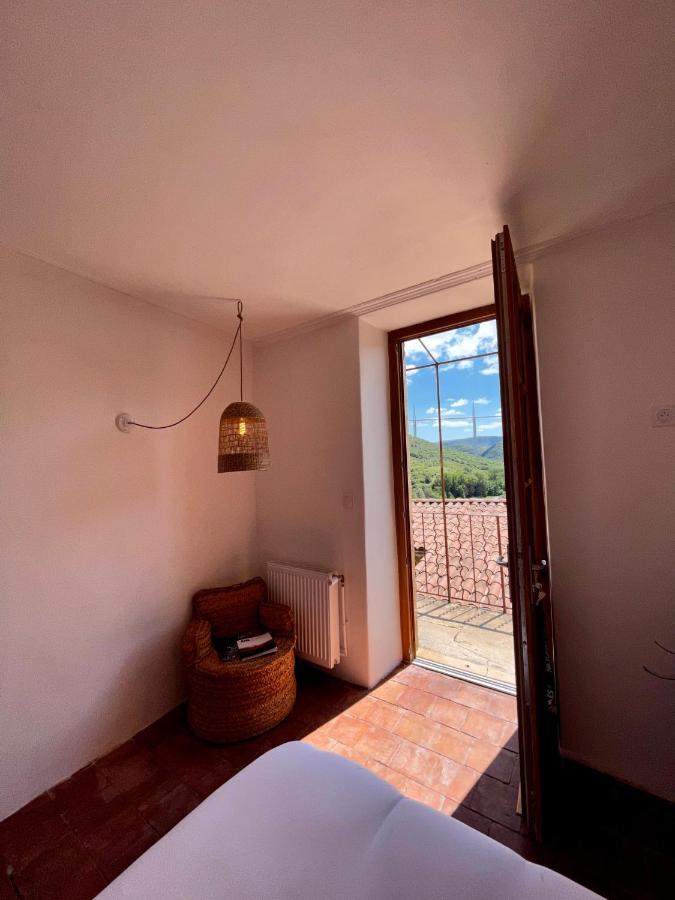 Les Roches Bed and Breakfast Comprégnac Exteriör bild