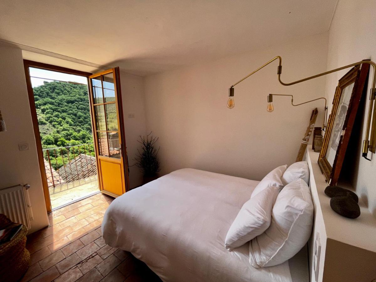 Les Roches Bed and Breakfast Comprégnac Exteriör bild